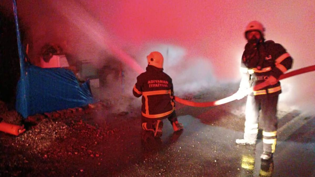 Konteyner kentte çıkan yangın paniğe neden oldu  - Videolu Haber