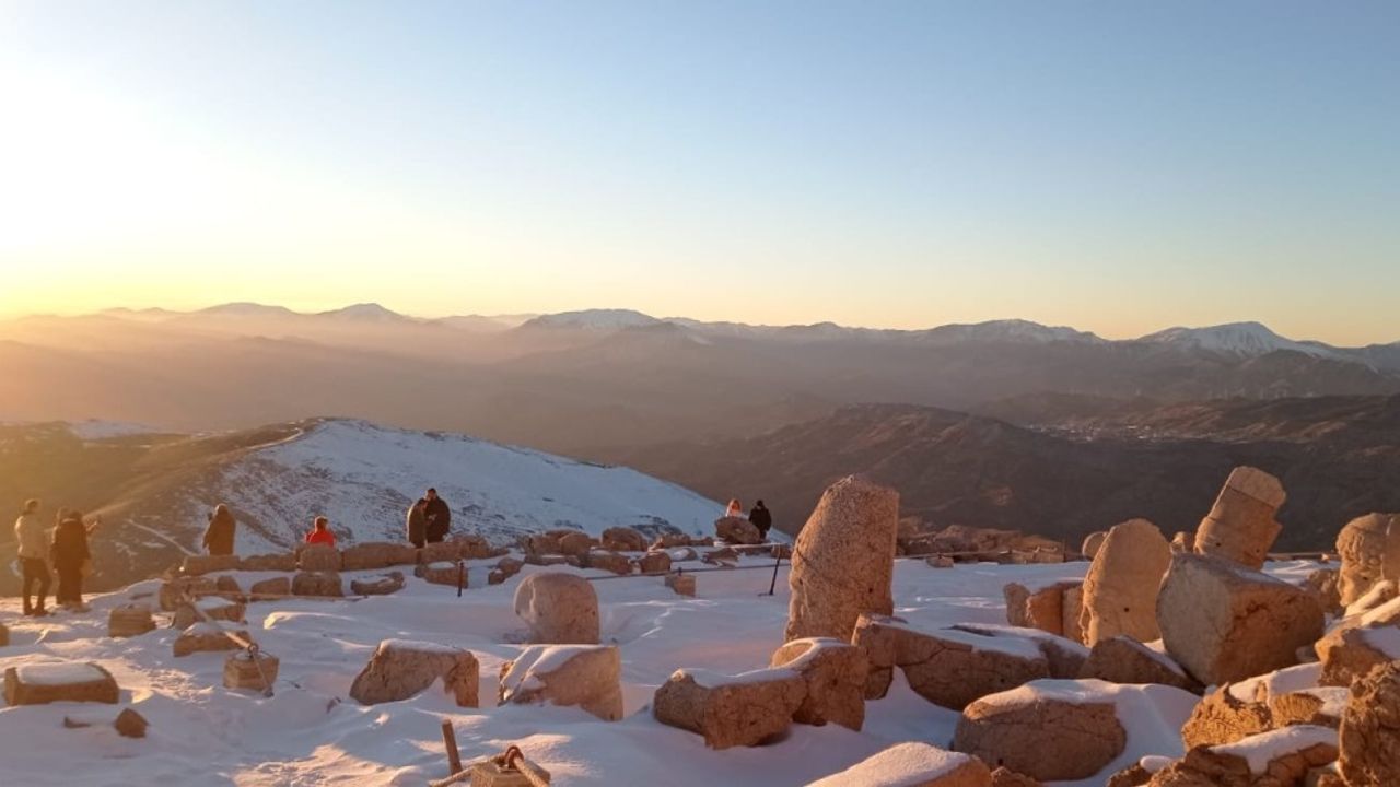 Nemrut Dağı'nda muhteşem gün batımı  - Videolu Haber