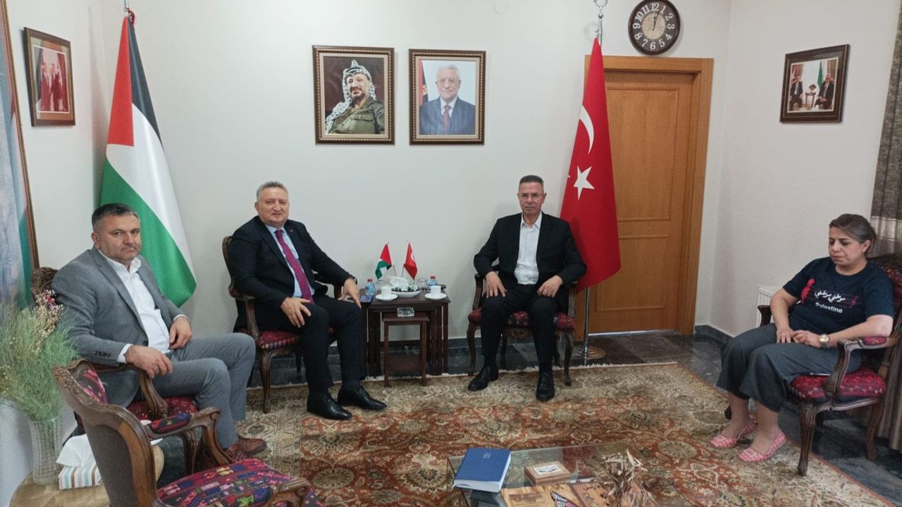 Büyükelçi Dr. Faed gazeteci Hamit Özpolat'ı Ankara'da kabul etti