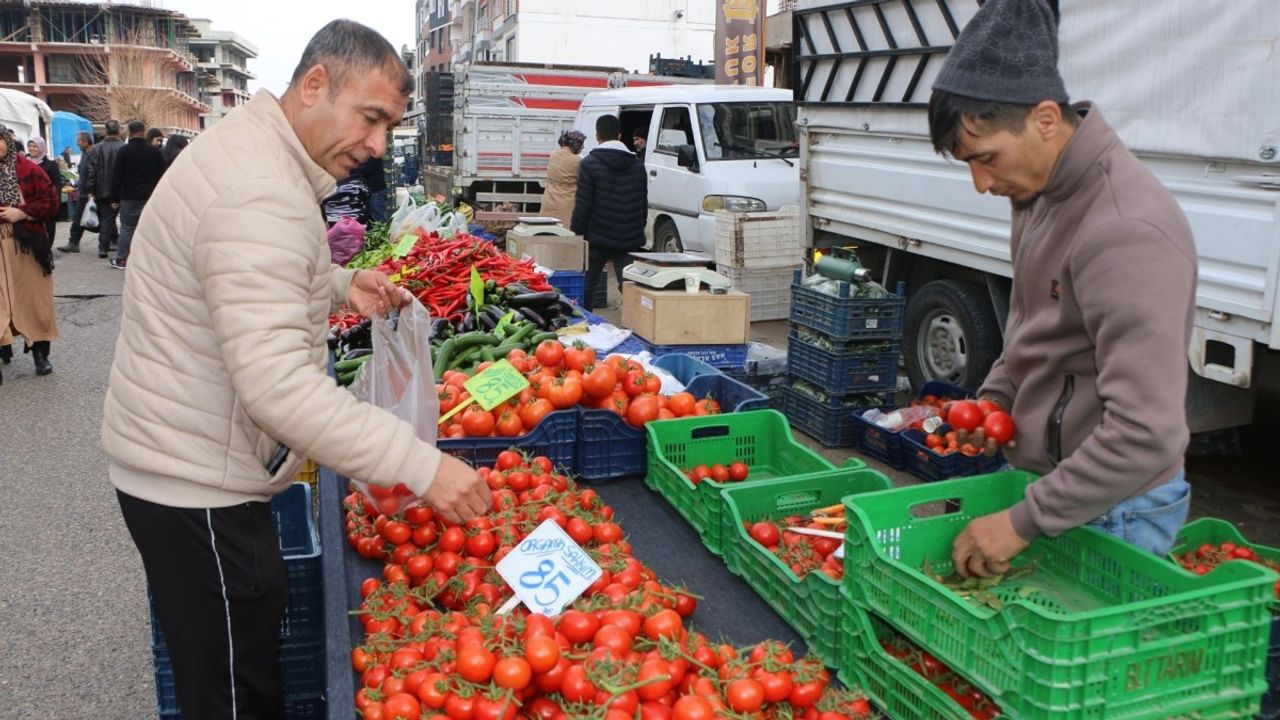 Adıyaman'da Pazarda ürünlerin fiyatı yükselişte-Videolu Haber