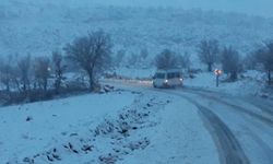 Adıyaman'da karlı yollar ulaşıma açıldı