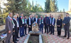Filistin heyetinden Şehit Fahri Yaldız'ın kabrine ziyaret