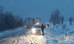Merakla beklenen kar yağışı köylerdeki ulaşımını kesti