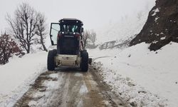 Kar nedeniyle kapanan yolların açma çalışması devam ediyor