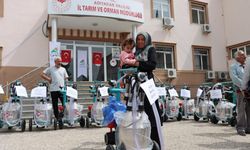 Depremde ahırları yıkılan çiftçilere süt makinesi dağıtıldı 