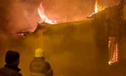 Kahramanmaraş’ta tarihi konak yangında kül oldu  - Videolu Haber