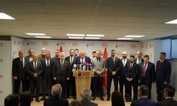 Prof. Dr. Ümit Özdağ, Zafer Partisi'ne yönelik baskı, tehdit ve yıldırma operasyonlarına karşı basın açıklaması yaptı