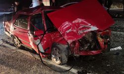 Adıyaman'da iki otomobil çarpıştı: 2 yaralı  - Videolu Haber