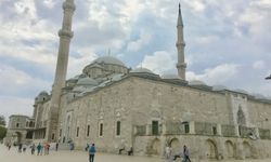 Fatih Camii'nde provokatif saldırı!