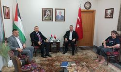 Büyükelçi Dr. Faed gazeteci Hamit Özpolat'ı Ankara'da kabul etti