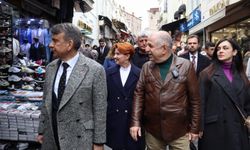 Ümit Özdağ, İstanbul adaylarıyla çarşı ziyaretinde