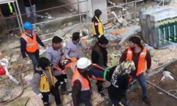 Rezerv alanda çalışan inşaat işçisi merdivenden düşerek yaralandı  - Videolu Haber