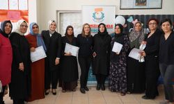 Anneler Haliliye Belediyesi ile okuma yazma sertifikalarını aldı   - Videolu Haber