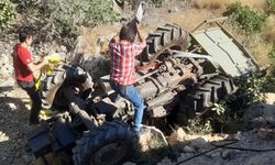 Besni'de devrilen traktör sürücüsü ağır yaralandı