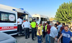 Adıyaman'da minibüs ile TIR çarpıştı: 5 yaralı  - Videolu Haber