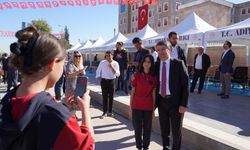 Adıyaman’da Cumhuriyet’in 101. yılı coşkuyla kutlandı: Başkan Tutdere’ye yoğun ilgi  - Videolu Haber