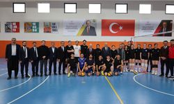 Protokol sporcuların antrenmanını izledi