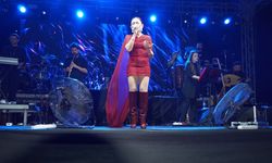 Adıyaman’da Melek Mosso ile 19 Mayıs coşkusu: On binlerce kişi Eğriçay Parkı’nı doldurdu   - Videolu Haber