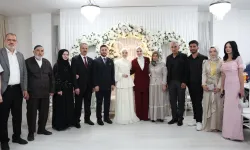 Bakan Mahinur Özdemir Göktaş, gence kız istedi!