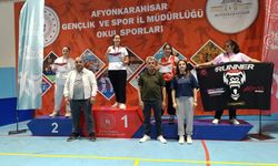 Besnili sporcular Afyonkarahisar’daki Muaythai Türkiye Şampiyonası’ndan 2 madalya ile döndü 