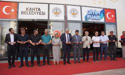 Kahta Belediyesi’nden yerel ekonomiye destek: Giyim fuarı açıldı  