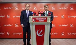 Yeni Anayasa tartışmalarına bir ret de Davutoğlu ve Erbakan'dan: ‘Kişiye Özel ve Otoriter Anayasaya Hayır’ 
