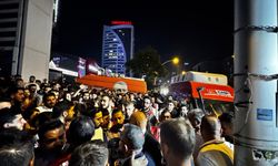 CHP Ankara Gençlik Kolları'ndan Akit TV önünde siyah çelenkli protesto 