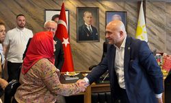 İYİ Partili Usta’dan emekli maaşı tepkisi: ‘2002’de 19 çeyrek altın alınırken, 2025’te sadece 3’  - Videolu Haber