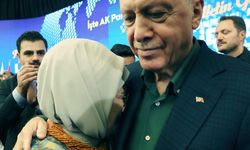 Erdoğan'ın tarihi konuşmasında gözyaşları sel oldu, Emine Erdoğan eşinin omzunda ağladı 