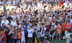 Kahta Belediyesi’nden ‘Yaz Spor Okulları’na katılan öğrencilere forma desteği 