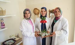 Kursiyer olarak başladılar, şimdi usta öğretici olarak kadınlara yol gösteriyorlar  - Videolu Haber