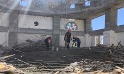 Adıyaman'da facianın eşiğinden dönüldü: cami kubbesi çöktü, 1'i ağır 6 yaralı - Videolu Haber