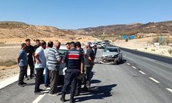 Adıyaman'da iki otomobil çarpıştı: 5 kişi yaralandı - Videolu Haber