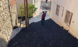 Besni'de deprem sonrası yol onarım çalışmaları sürüyor