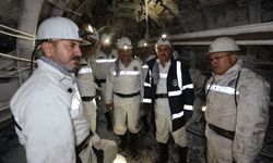 Bakan Yardımcısı Ahmet Aydın, Zonguldak'ta madencilerle yer altına indi