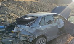 Besni'de otomobil şarampole yuvarlandı