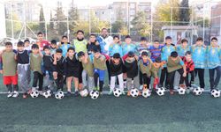 Haliliye Belediyesi'nin kış spor okullarında futbol eğitimleri sürüyor - Videolu Haber