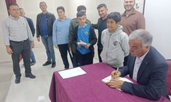 Öğrencilerden Yazar Çelik'e Soru Yağmuru: 'Fırat'ın İki Yakası' Üzerine Derin Analizler