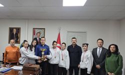 Şampiyon Badminton Takımlarından Gölbaşı Kaymakamı Kadir Algın'a ziyaret