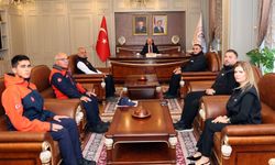 Vali Varol, AFAD'ın 16. kuruluş yıl dönümünde il müdürü ve çalışanları kabul etti