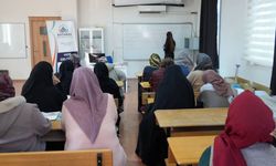 Adıyaman'da 50 yaş üstü kadınlar okuma yazma öğreniyor - Videolu Haber