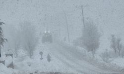 Adıyaman'da yoğun kar yağışı nedeniyle bazı ilçeler ve köylerde eğitime 1 gün ara verildi