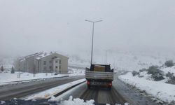 Besni'de karla mücadele çalışmaları aralıksız sürdürülüyor