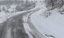 Gölbaşı'nda yoğun kar nedeniyle eğitime 1 gün ara verildi