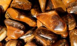 Güç, cesaret ve koruyuculuk sembolü: Kaplan gözü taşı nedir, hangi anlamlarla ilişkilendiriliyor?