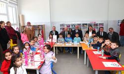 Vali Osman Varol, Mehmetçik İlkokulu'nda karne dağıtım törenine katıldı