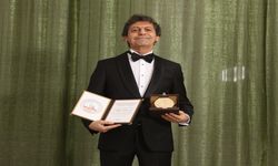 Ünlü Yazar Akif Manaf '2025 Yılı International Peace Prize Ödülü'nü Aldı