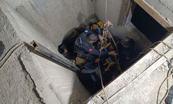Adıyaman'da inşaat boşluğuna düşen işçiler kurtarıldı - Videolu Haber