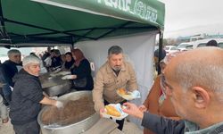Adıyaman'da kuyumcu esnafı iş yerlerini kapattı, mezarlıkta 3 bin kişiye yemek dağıttı