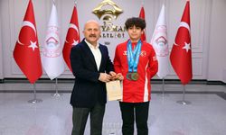 Adıyamanlı Milli sporcu Vali Varol ile bir araya geldi